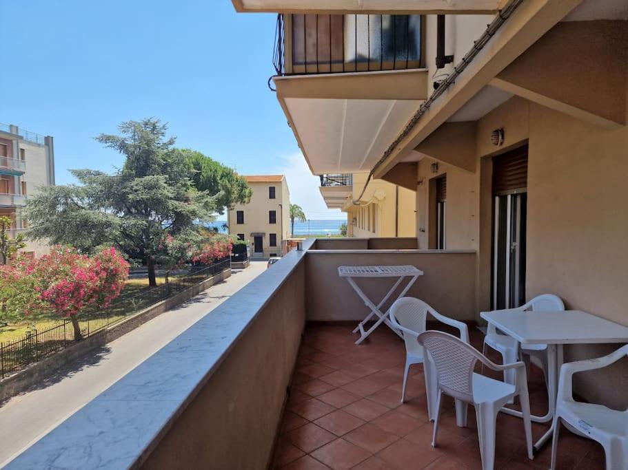 Appartement 50 Metri Dal Mare - Free Parking E A/C à Pietra Ligure Extérieur photo