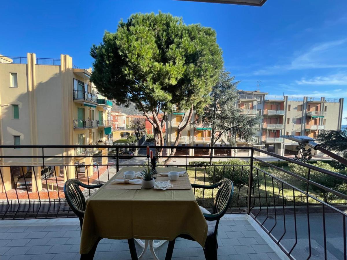 Appartement 50 Metri Dal Mare - Free Parking E A/C à Pietra Ligure Extérieur photo