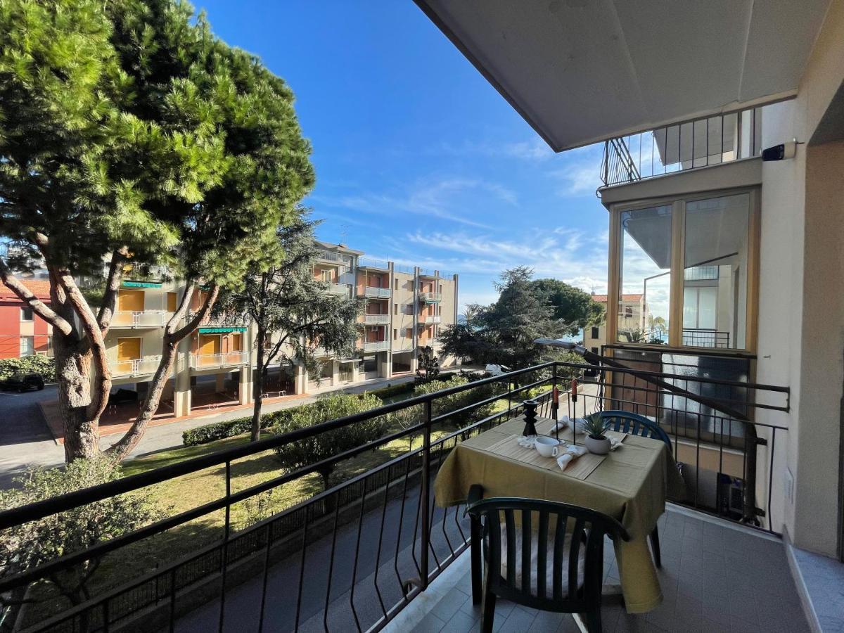 Appartement 50 Metri Dal Mare - Free Parking E A/C à Pietra Ligure Extérieur photo