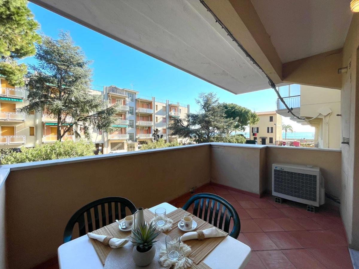 Appartement 50 Metri Dal Mare - Free Parking E A/C à Pietra Ligure Extérieur photo